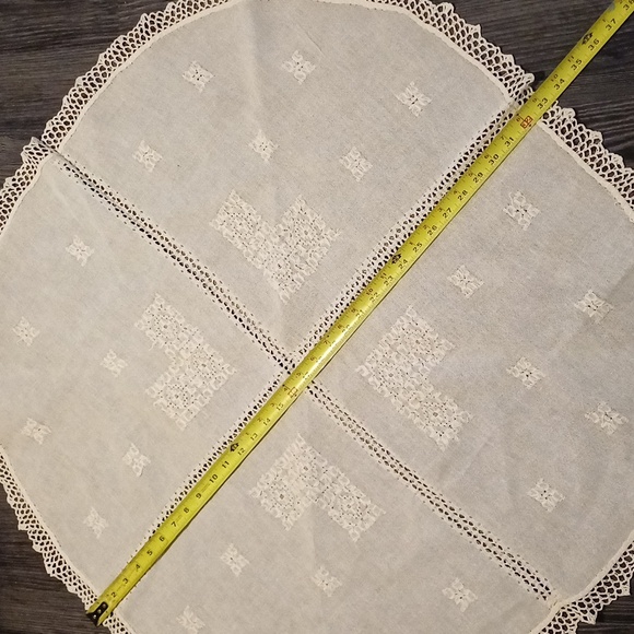 🔥🔥🔥Vintage small round tablecloth 35" diameter - Picture 4 of 8